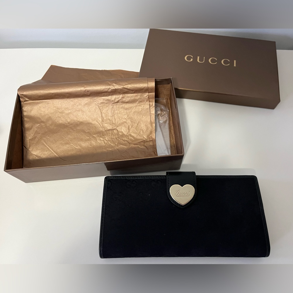 AUTHENTIC Gucci Black GG Canvas & Leather Heart Continental Wallet